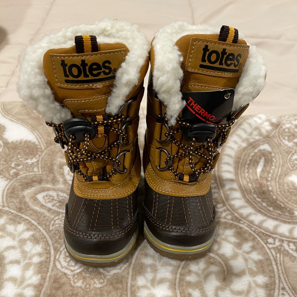 NWOT! totes Baby Winter Boots!